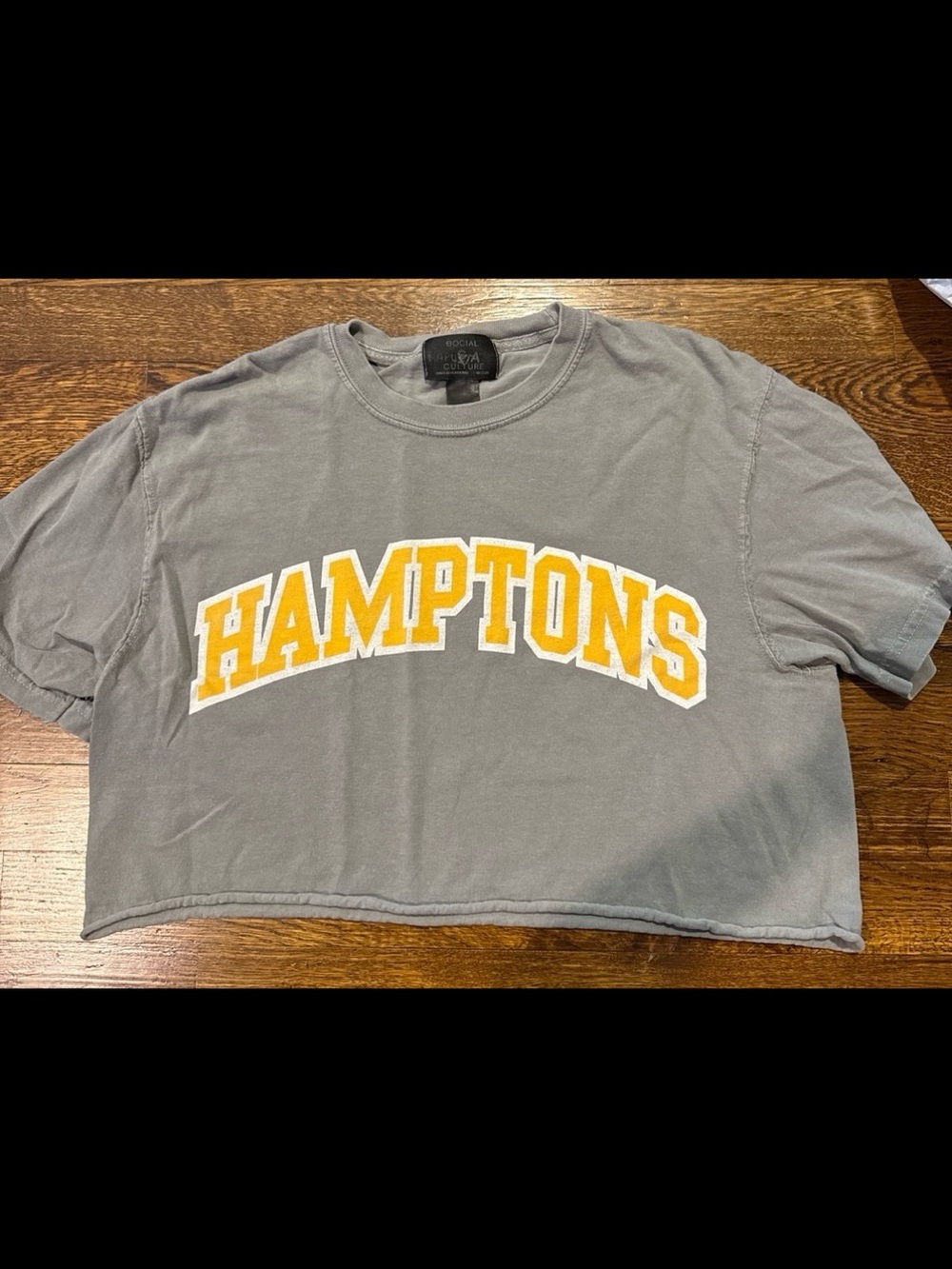 Social Culture Women’s Grey Hamptons T-shirt Size Medium